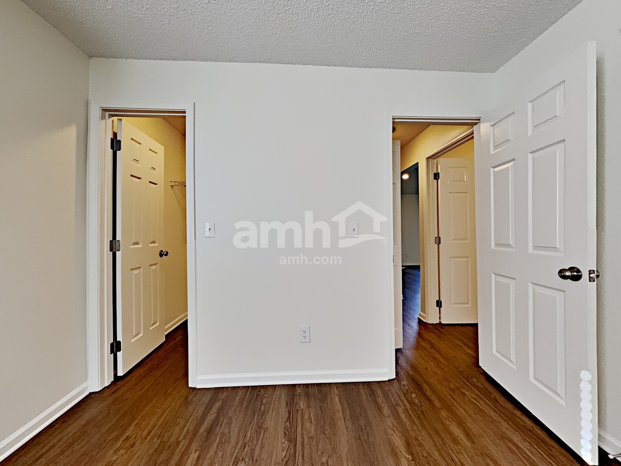 Building Photo - 3766 Woodbriar Dr