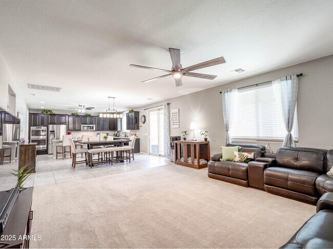Building Photo - 761 W Desert Hollow Dr