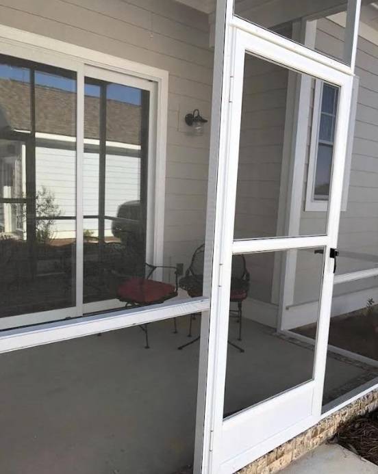 Building Photo - 225 Coach Light Way SW