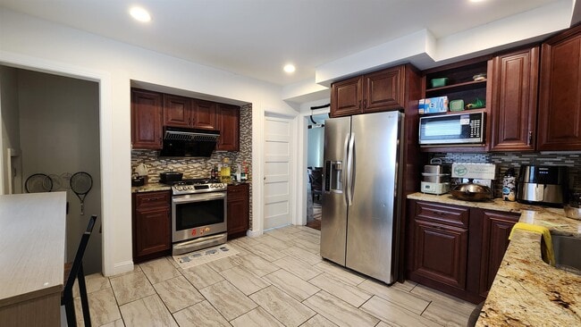 Building Photo - 513 S Brooks St