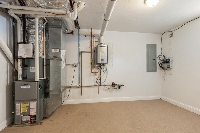 Building Photo - 58 Holton St