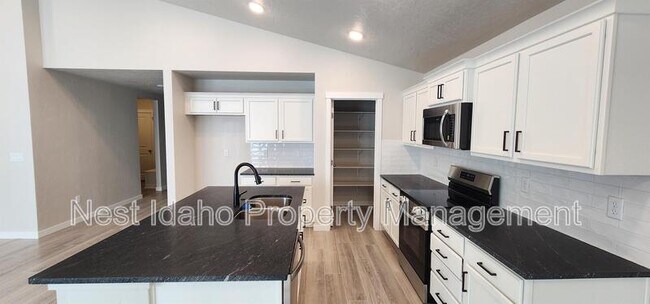 Building Photo - 12339 Shadow River St