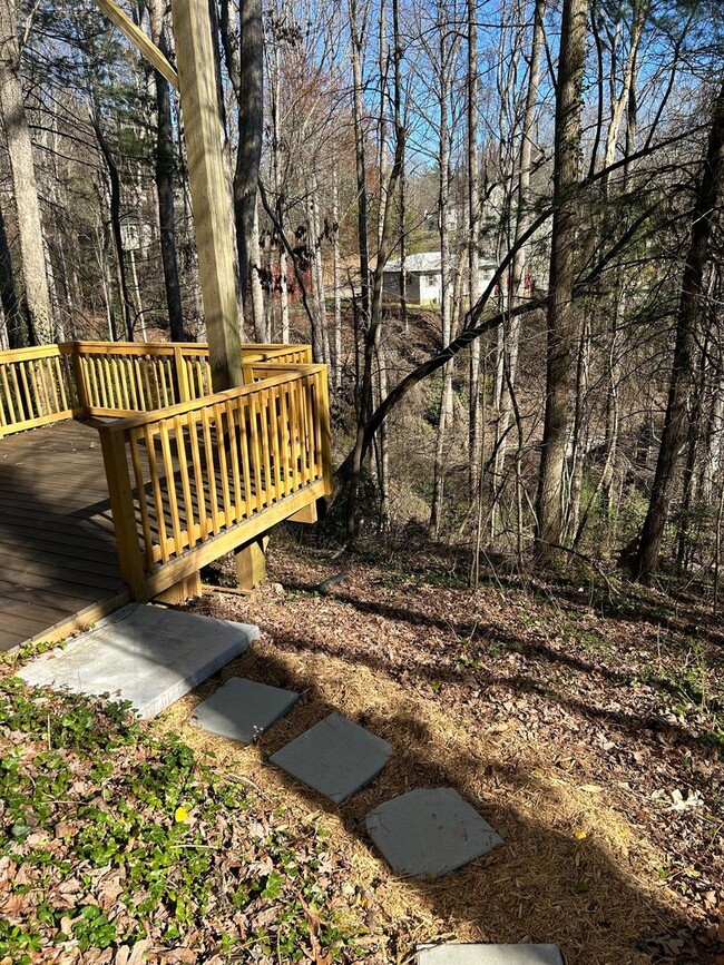 Building Photo - South AVL - Three Bedroom home with Wooded...
