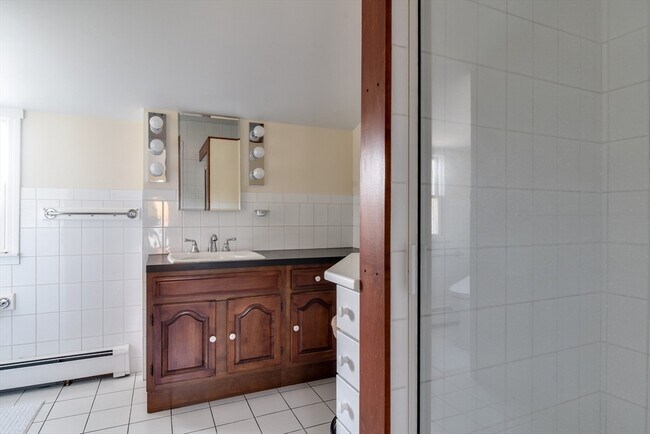 Building Photo - 110 Main St