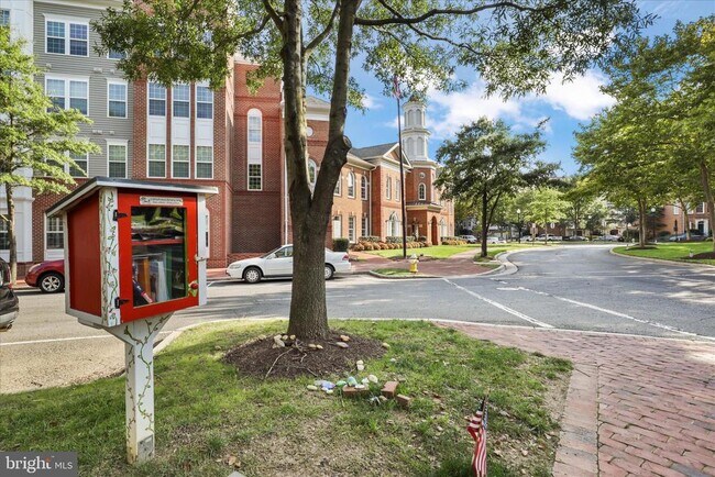 Building Photo - 5053 Kilburn St