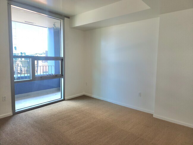 Building Photo - 321 Tenth Ave