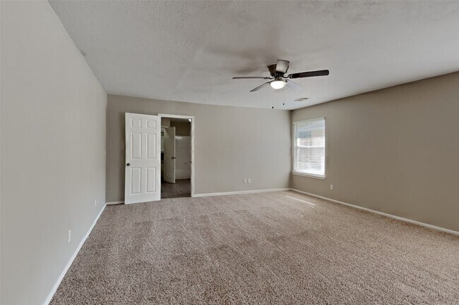 Building Photo - 18727 Holly Way
