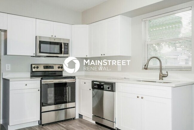 Building Photo - 4 Bedroom Pet-Friendly Home in Tampa, FL with Main Street Renewal