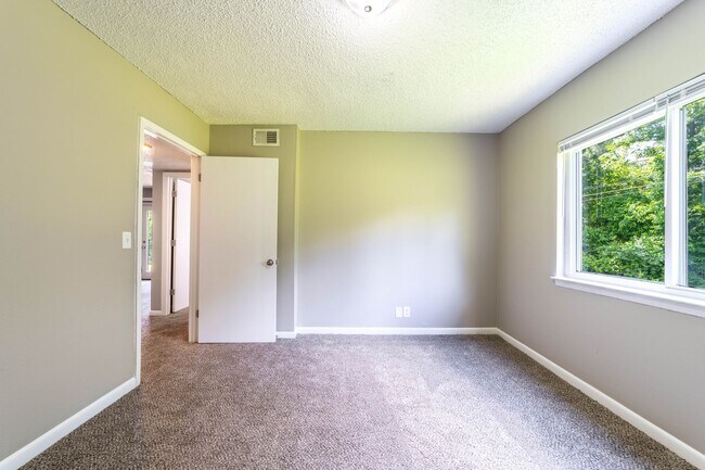 Building Photo - The Maple - 2-Bedroom at Autumn Ridge Apar...