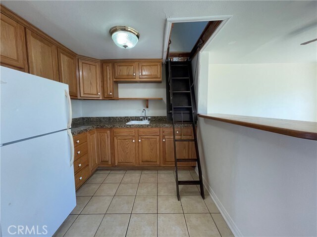 Building Photo - 976 S Coast Hwy