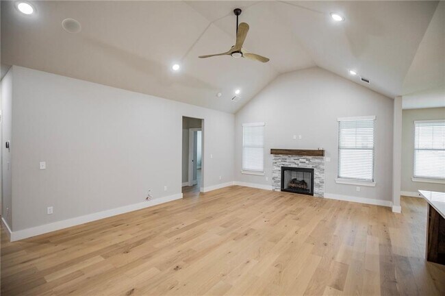 Building Photo - 7843 Range Ave