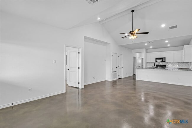 Building Photo - 905 Smoke Tree Ln