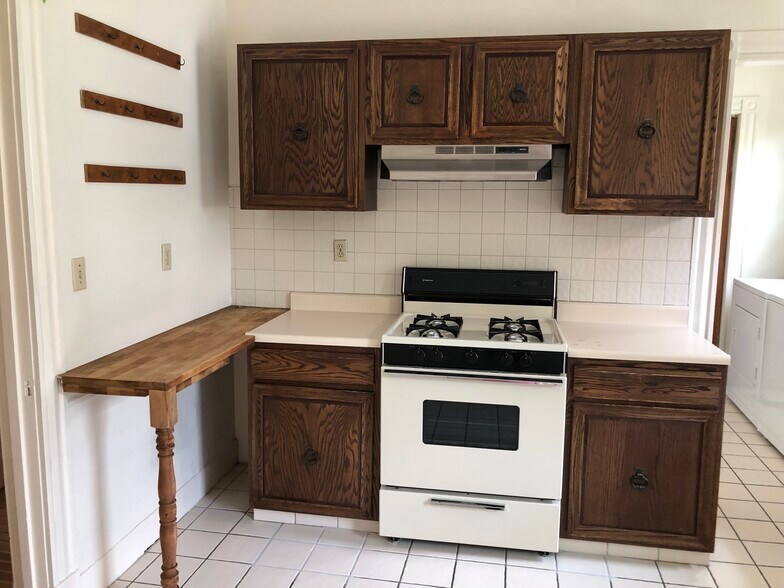 Kitchen - 188 Lawrence St