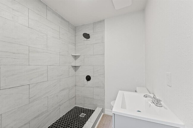 Building Photo - 1615 Hiller St
