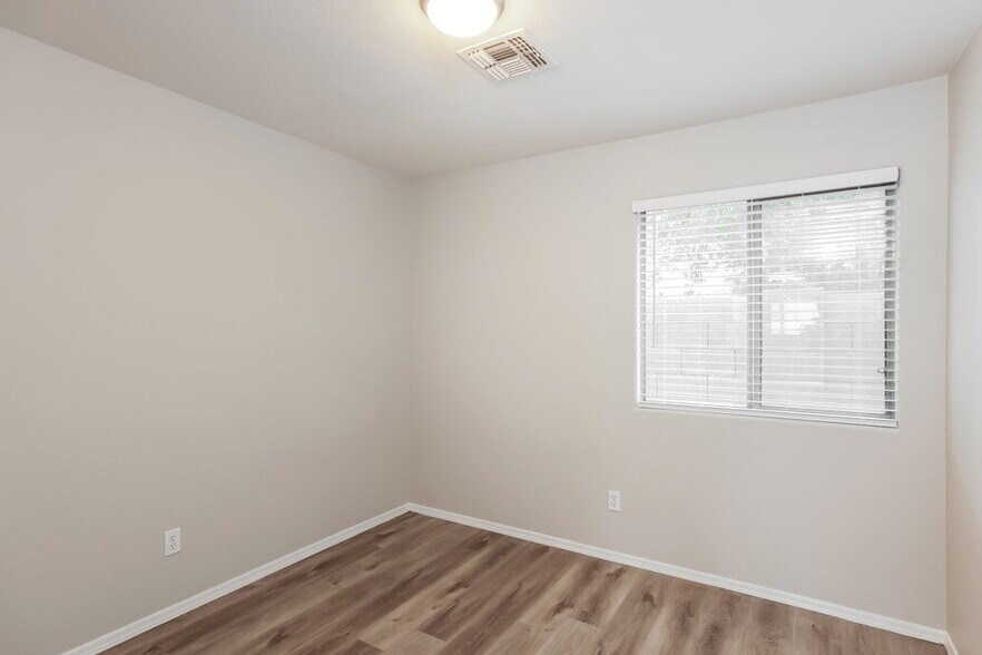Building Photo - 3626 N 131st Dr