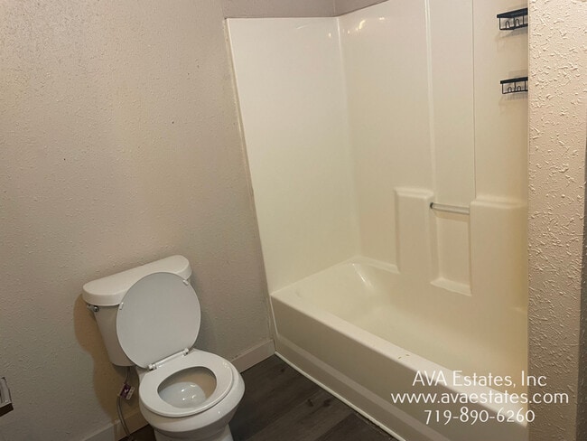 Building Photo - 901 W 17th St