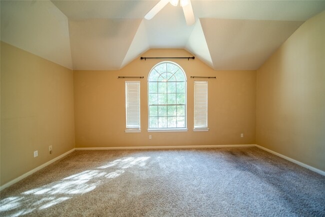 Building Photo - 10723 Scenic Dr