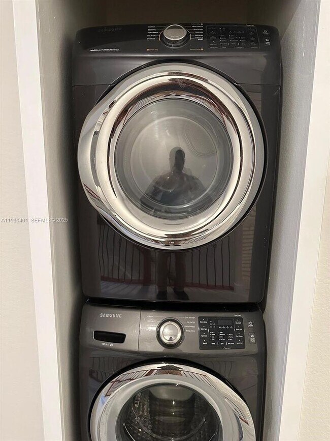 Building Photo - 12421 SW 50th Ct