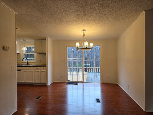 Building Photo - 3 bedroom mobile home in Iron Station