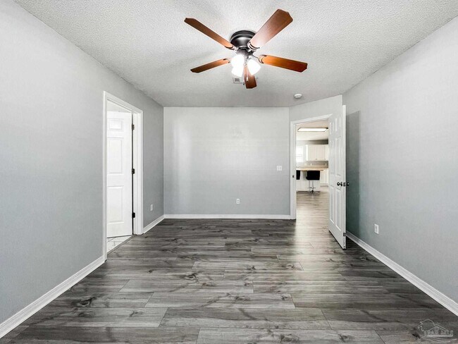 Building Photo - 209 Staysail St