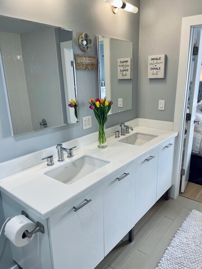 Master Bathroom - 603 Davis St