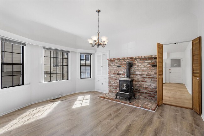 Building Photo - 1087 Park Ave