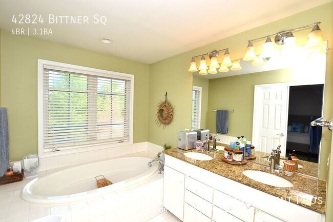 Building Photo - 42824 Bittner Square