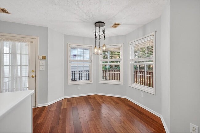 Building Photo - 249 Russell Rd