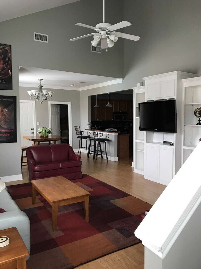 Building Photo - Spacious Condo in Fox Run Condos!