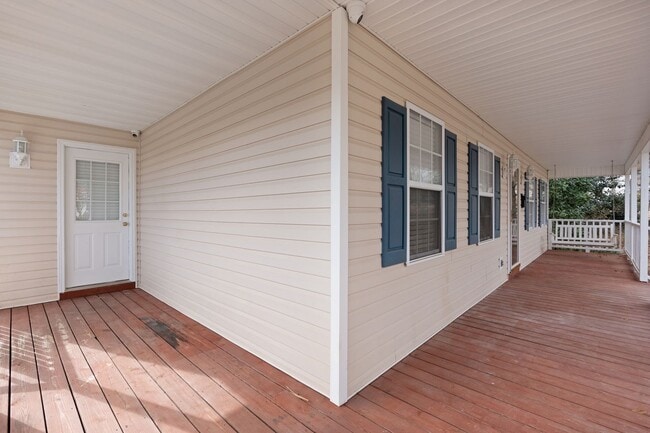 Building Photo - Beautiful 3 BR, 3BA Home-District 1 Schools, Walking Distance to Downtown Inman