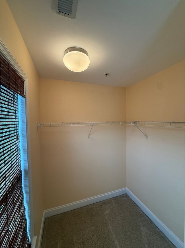 Building Photo - ACT FAST! 4 Bedroom Townhome in Desirable Gateway Overlook Community!