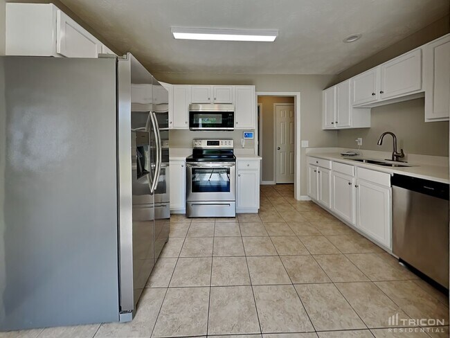 Building Photo - 459 Lenoir Dr