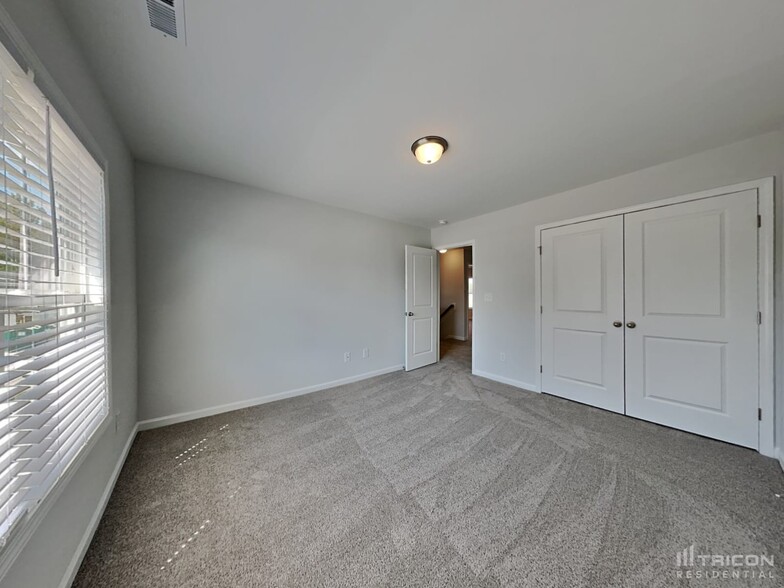 Building Photo - 258 Sturgeon St