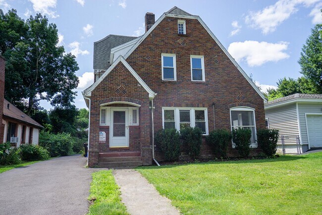 Building Photo - Charming Single Family Home In Residential...
