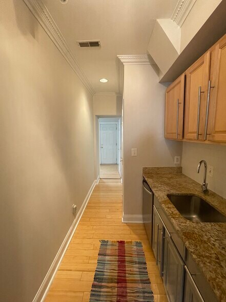 Building Photo - 550 Hobart Plz NW