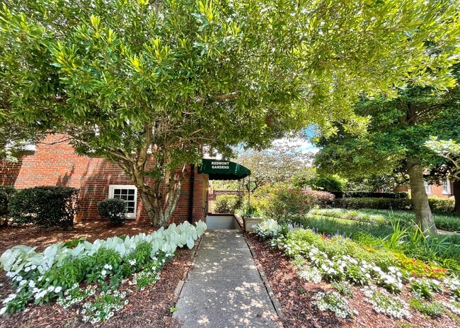 On-site Management - 2851 Thornhill Rd