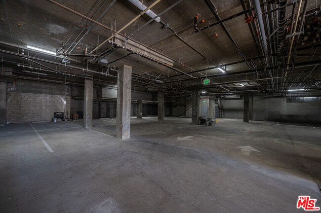 Building Photo - 1016 N Martel Ave