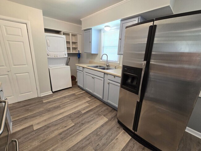 Building Photo - 3/2 with Fenced Yard; In-town and Near an AppalCART