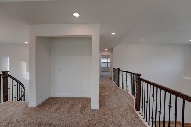 Building Photo - Must See 5 Bed 4.5 Bath in Northlake