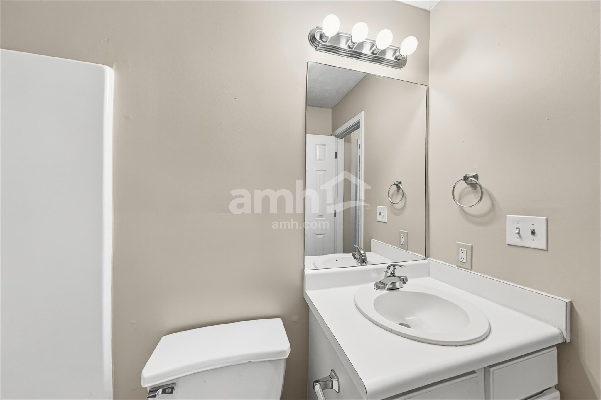 Building Photo - 2535 Lakeview Trl