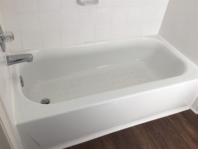 Building Photo - 141 S Laguna Pointe Dr