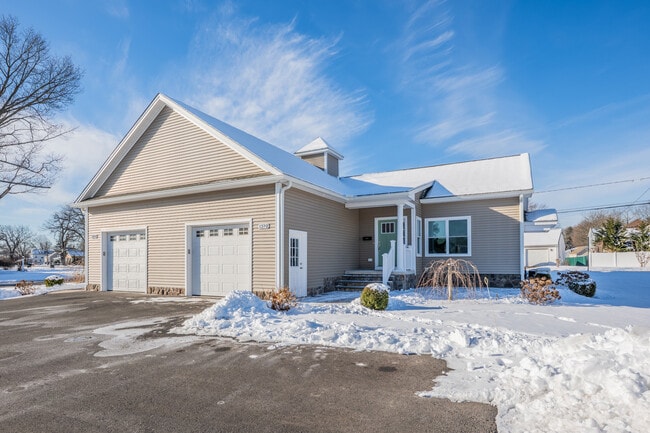 Building Photo - 137 Knowles Ave