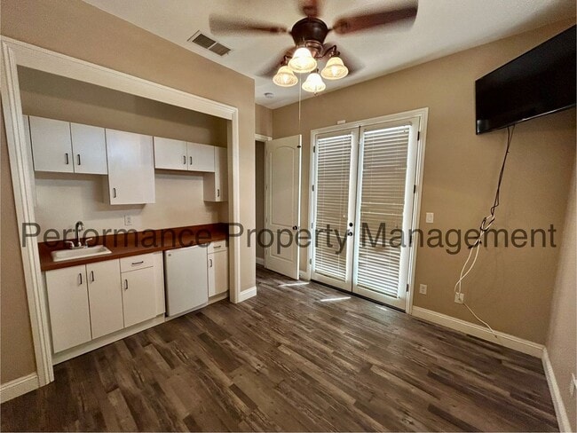 Building Photo - Stunning 4 Bed/ 2 Bath NW Bakersfield Home...