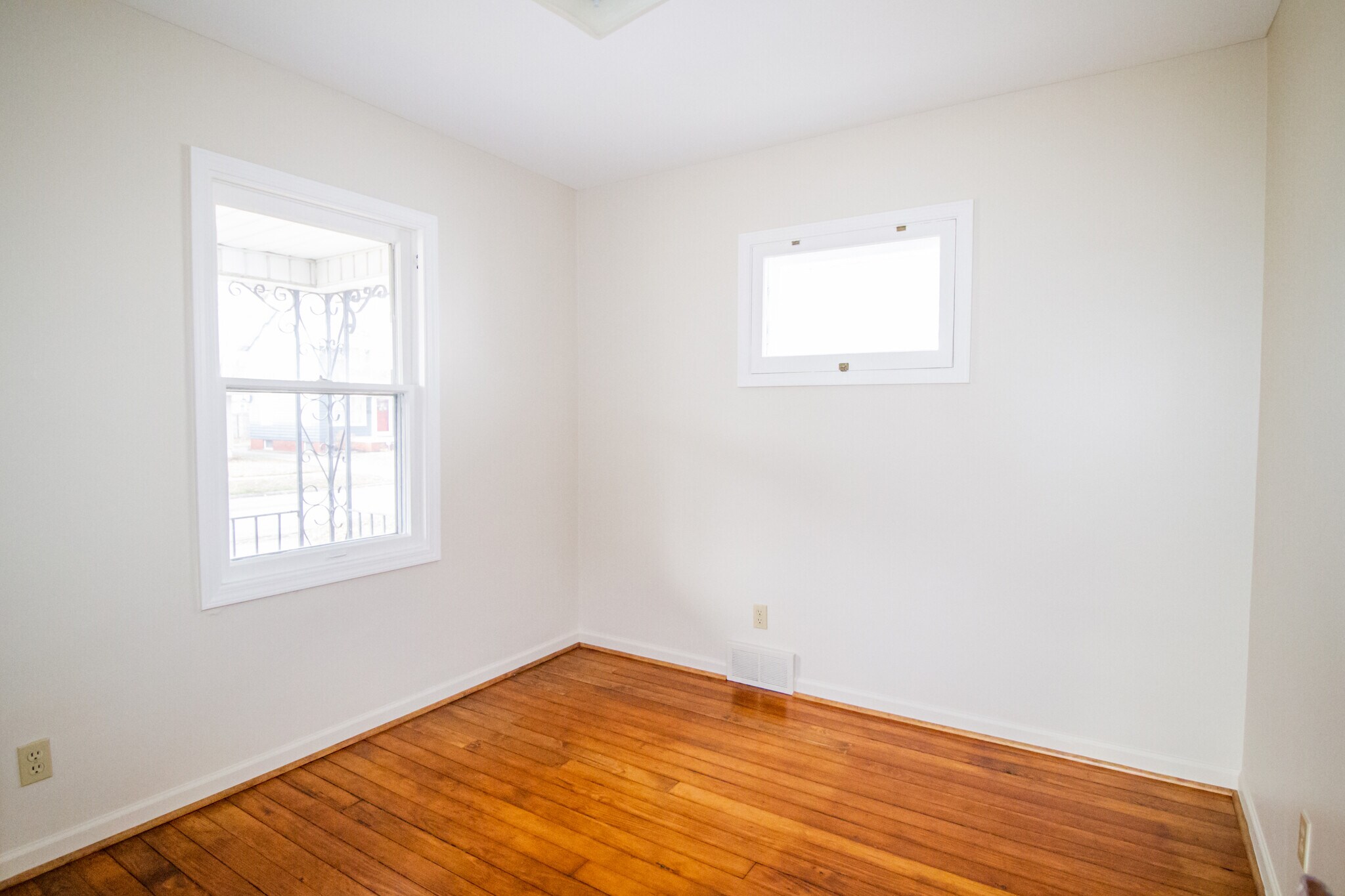 Building Photo - 4220 Caroline Ave