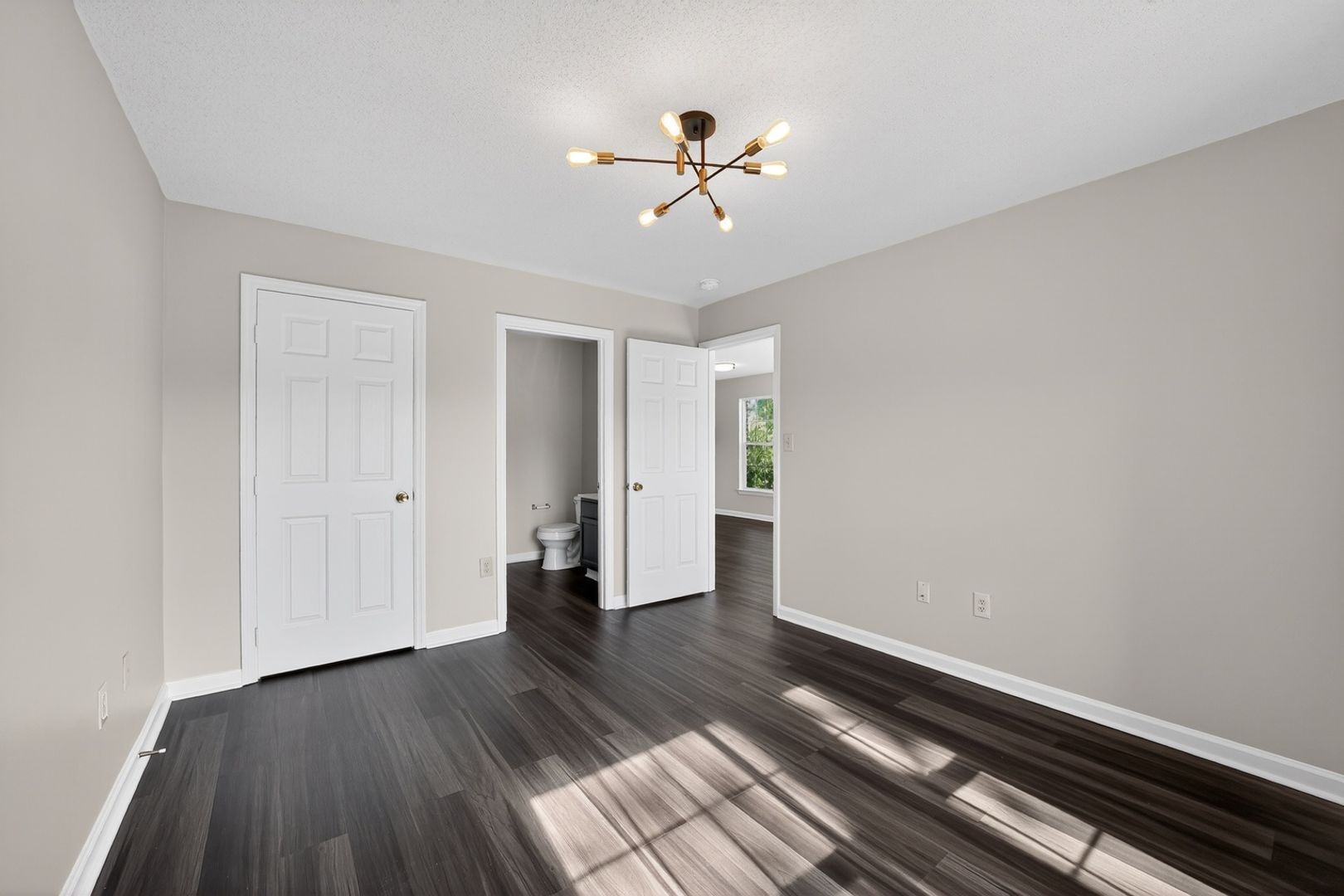 Building Photo - 4246 Villas Dr