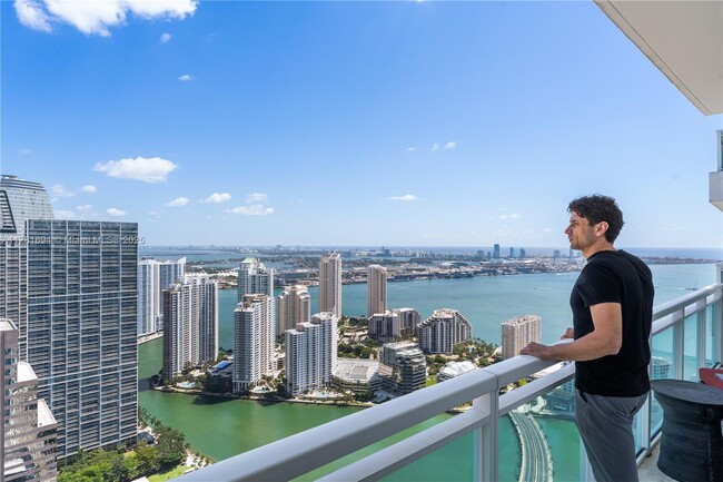 Building Photo - 950 Brickell Bay Dr