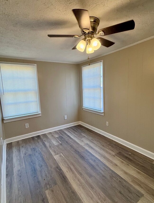 Building Photo - 2 Bed/1 Bath House