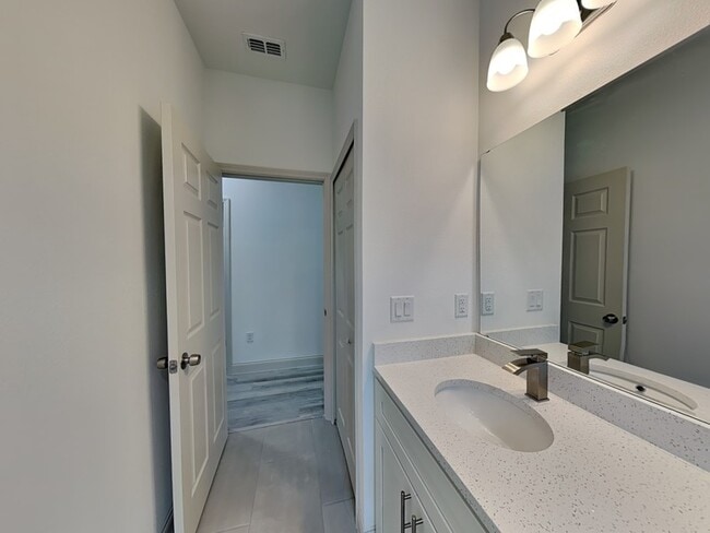 Building Photo - 2660 W Gifford Ln