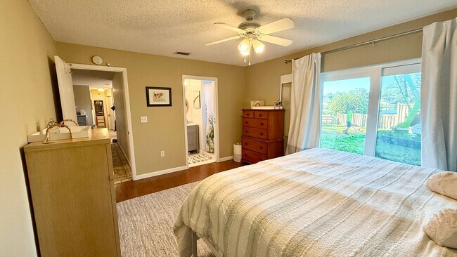 Building Photo - 5840 Tanglewood Dr NE