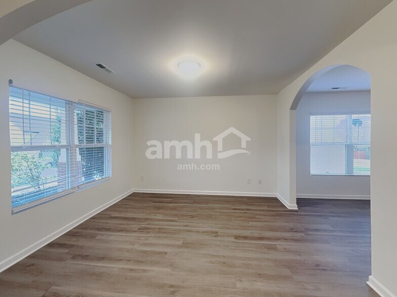 Building Photo - 146 Millen Dr